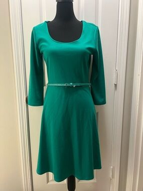 Classic Scoop Neck Green A-Line Dress with Belt size Medium